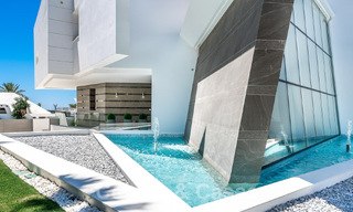 Villa de luxe neuve avec design architectural à vendre, en première ligne de plage à Los Monteros, Marbella 52314 