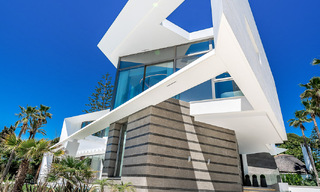 Villa de luxe neuve avec design architectural à vendre, en première ligne de plage à Los Monteros, Marbella 52315 