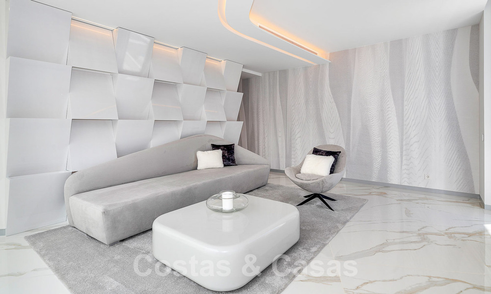 Villa de luxe neuve avec design architectural à vendre, en première ligne de plage à Los Monteros, Marbella 52316