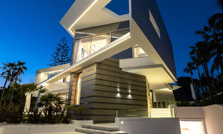 Villa de luxe neuve avec design architectural à vendre, en première ligne de plage à Los Monteros, Marbella 52321 