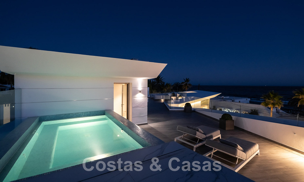Villa de luxe neuve avec design architectural à vendre, en première ligne de plage à Los Monteros, Marbella 52322