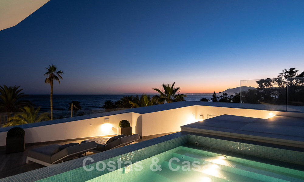 Villa de luxe neuve avec design architectural à vendre, en première ligne de plage à Los Monteros, Marbella 52324