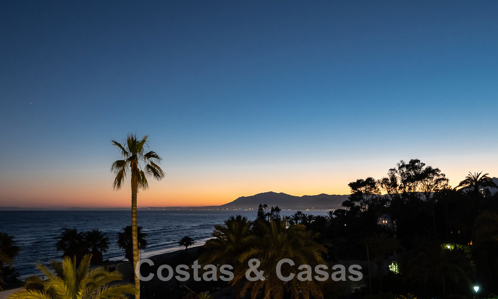 Villa de luxe neuve avec design architectural à vendre, en première ligne de plage à Los Monteros, Marbella 52325