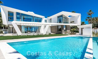 Villa de luxe neuve avec design architectural à vendre, en première ligne de plage à Los Monteros, Marbella 52328 