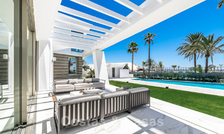 Villa de luxe neuve avec design architectural à vendre, en première ligne de plage à Los Monteros, Marbella 52329 