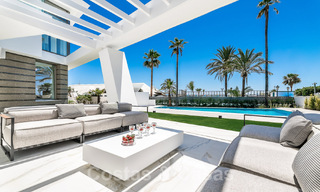 Villa de luxe neuve avec design architectural à vendre, en première ligne de plage à Los Monteros, Marbella 52330 