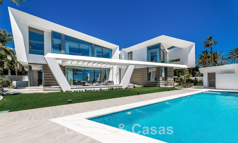 Villa de luxe neuve avec design architectural à vendre, en première ligne de plage à Los Monteros, Marbella 52332