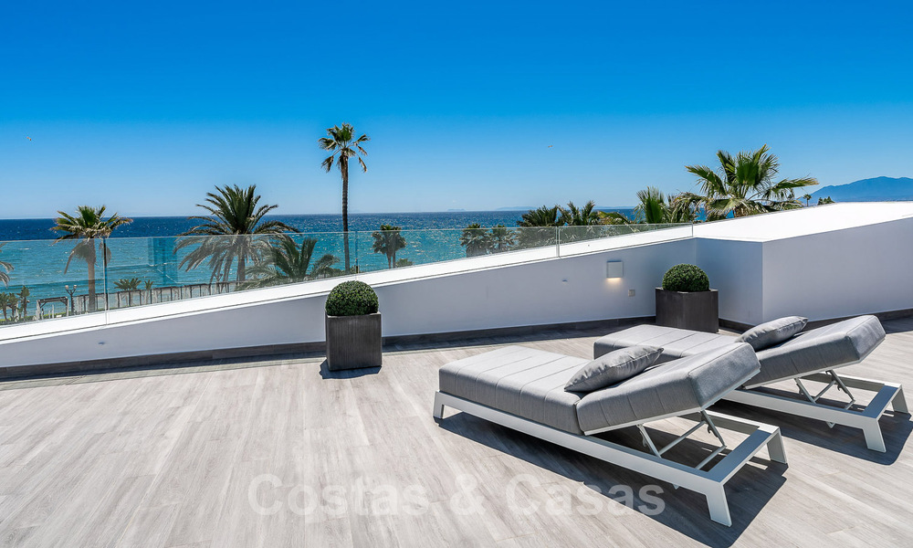 Villa de luxe neuve avec design architectural à vendre, en première ligne de plage à Los Monteros, Marbella 52334