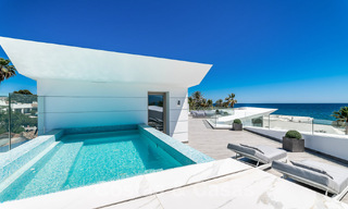 Villa de luxe neuve avec design architectural à vendre, en première ligne de plage à Los Monteros, Marbella 52336 