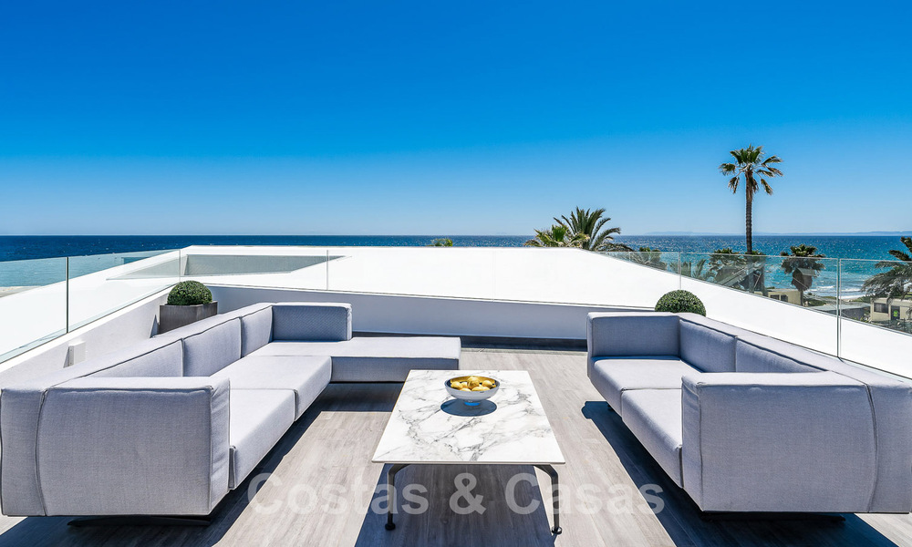 Villa de luxe neuve avec design architectural à vendre, en première ligne de plage à Los Monteros, Marbella 52338