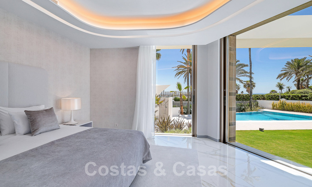 Villa de luxe neuve avec design architectural à vendre, en première ligne de plage à Los Monteros, Marbella 52340