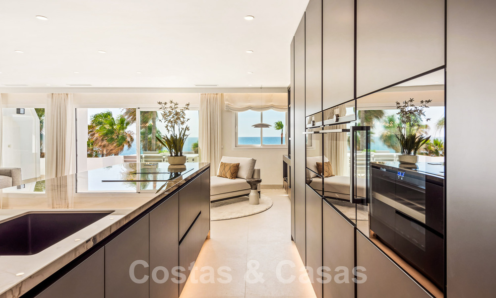 Penthouse contemporain rénové à vendre dans un complexe balnéaire avec vue sur la mer, sur le nouveau Golden Mile entre Marbella et Estepona 52875