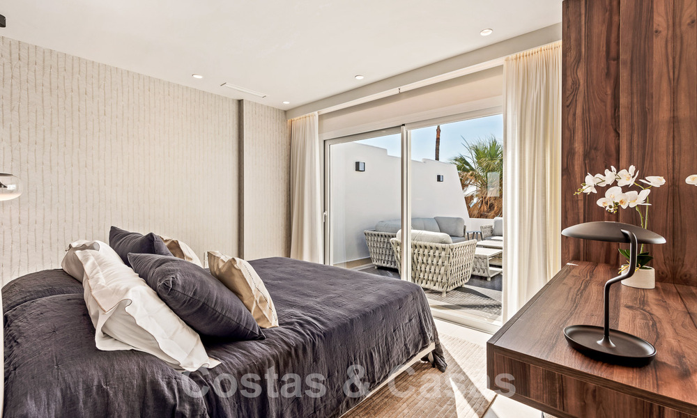 Penthouse contemporain rénové à vendre dans un complexe balnéaire avec vue sur la mer, sur le nouveau Golden Mile entre Marbella et Estepona 52899