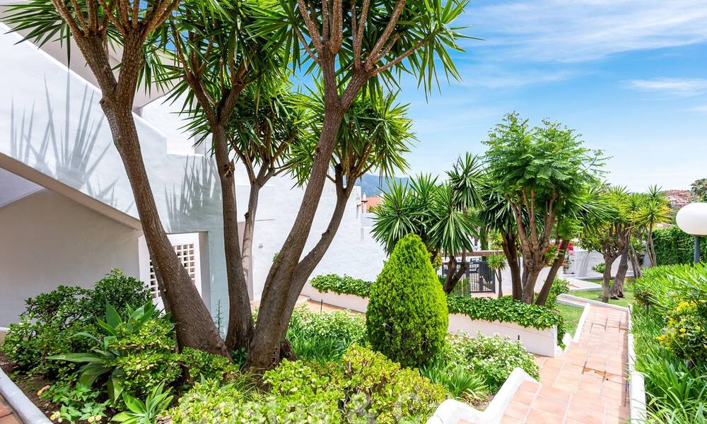 Penthouse contemporain rénové à vendre avec vue sur la montagne et la mer à Nueva Andalucia, Marbella 53570
