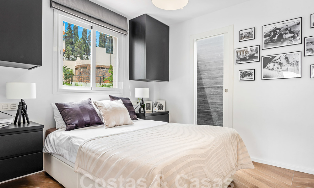 Penthouse contemporain rénové à vendre avec vue sur la montagne et la mer à Nueva Andalucia, Marbella 53573