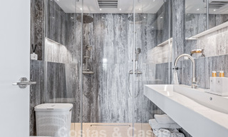 Penthouse contemporain rénové à vendre avec vue sur la montagne et la mer à Nueva Andalucia, Marbella 53575 