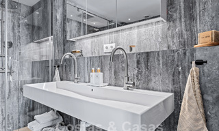 Penthouse contemporain rénové à vendre avec vue sur la montagne et la mer à Nueva Andalucia, Marbella 53576 