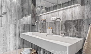 Penthouse contemporain rénové à vendre avec vue sur la montagne et la mer à Nueva Andalucia, Marbella 53579 