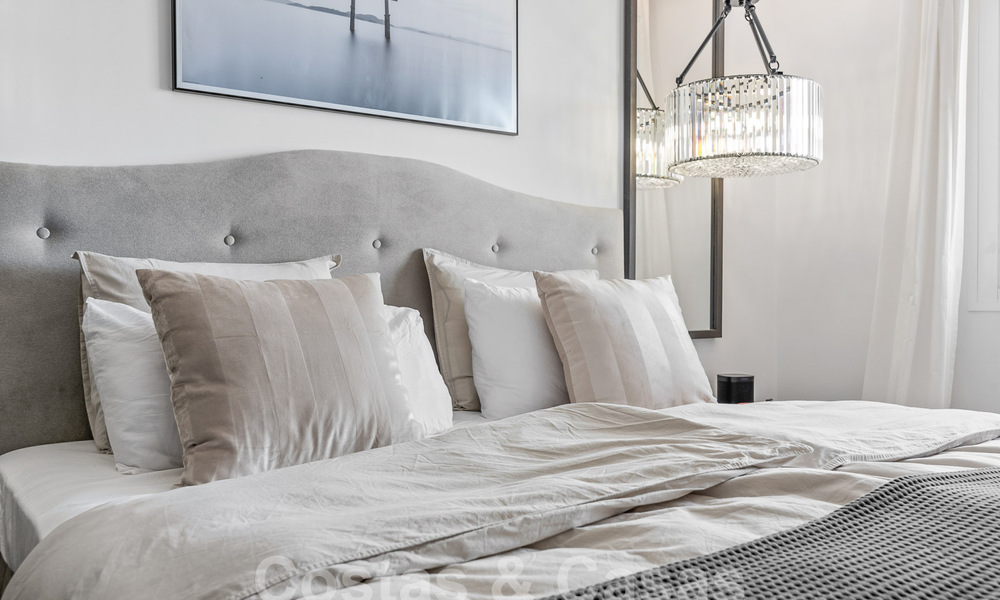 Penthouse contemporain rénové à vendre avec vue sur la montagne et la mer à Nueva Andalucia, Marbella 53580