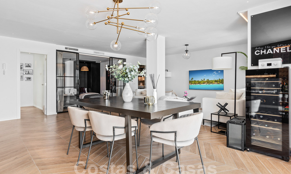 Penthouse contemporain rénové à vendre avec vue sur la montagne et la mer à Nueva Andalucia, Marbella 53582