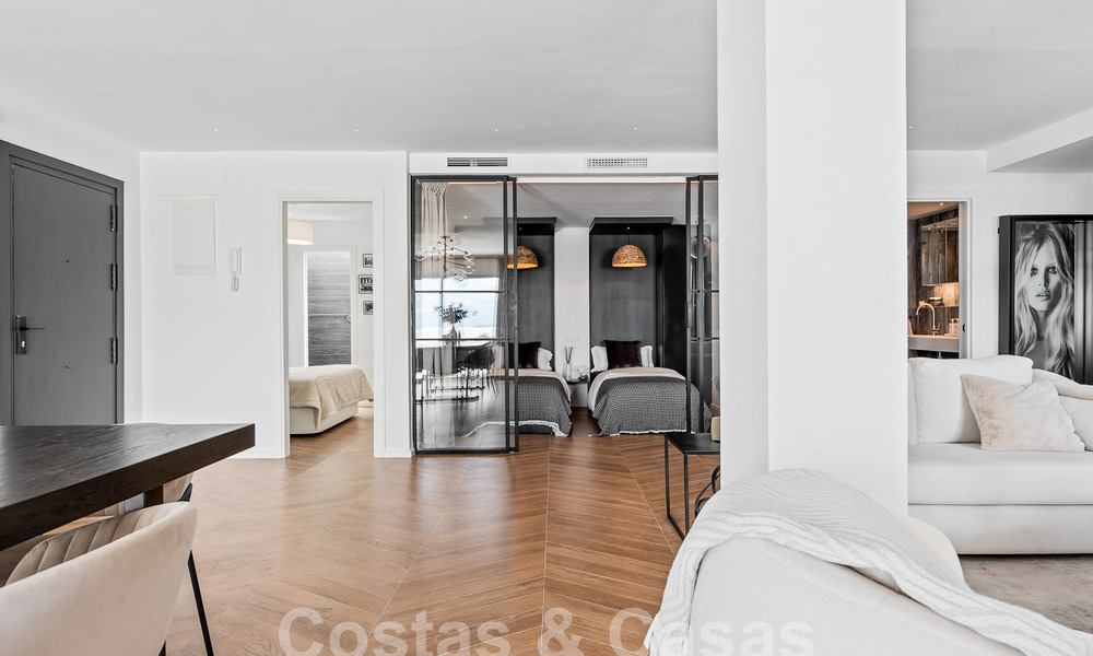 Penthouse contemporain rénové à vendre avec vue sur la montagne et la mer à Nueva Andalucia, Marbella 53585