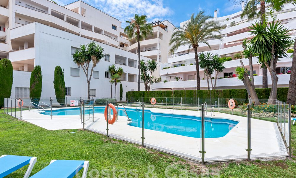 Penthouse contemporain rénové à vendre avec vue sur la montagne et la mer à Nueva Andalucia, Marbella 53590