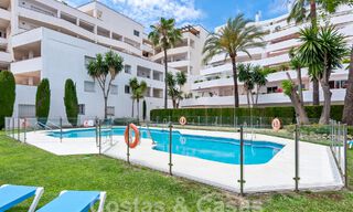 Penthouse contemporain rénové à vendre avec vue sur la montagne et la mer à Nueva Andalucia, Marbella 53590 