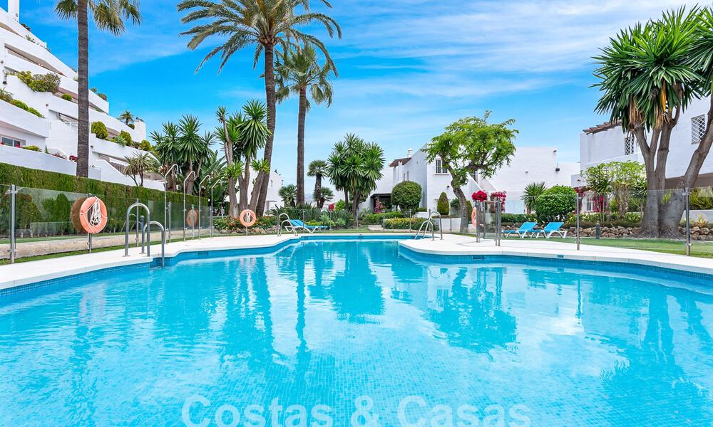 Penthouse contemporain rénové à vendre avec vue sur la montagne et la mer à Nueva Andalucia, Marbella 53591