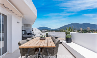 Penthouse contemporain rénové à vendre avec vue sur la montagne et la mer à Nueva Andalucia, Marbella 53593 