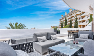 Penthouse contemporain rénové à vendre avec vue sur la montagne et la mer à Nueva Andalucia, Marbella 53595 