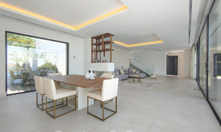 Villa de luxe moderniste à vendre avec vue magnifique sur la mer et le terrain de golf à Benahavis - Marbella 54474 