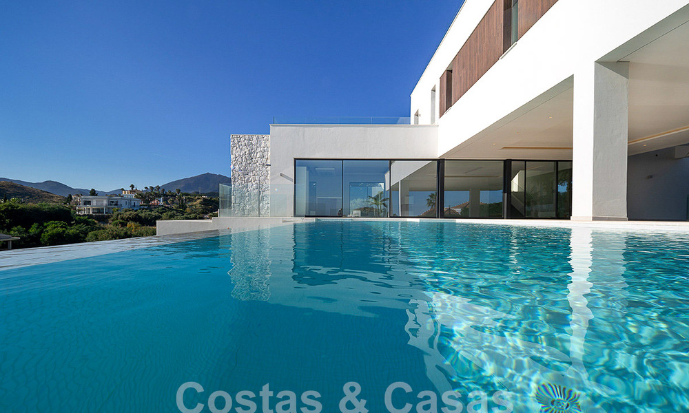 Villa de luxe moderniste à vendre avec vue magnifique sur la mer et le terrain de golf à Benahavis - Marbella 54486
