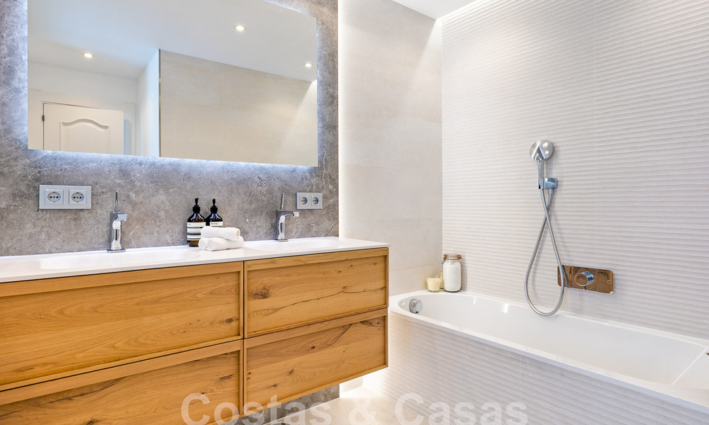 Villa méditerranéenne de luxe à vendre avec 6 chambres dans un environnement privilégié de golf dans la vallée de Nueva Andalucia, Marbella 53203