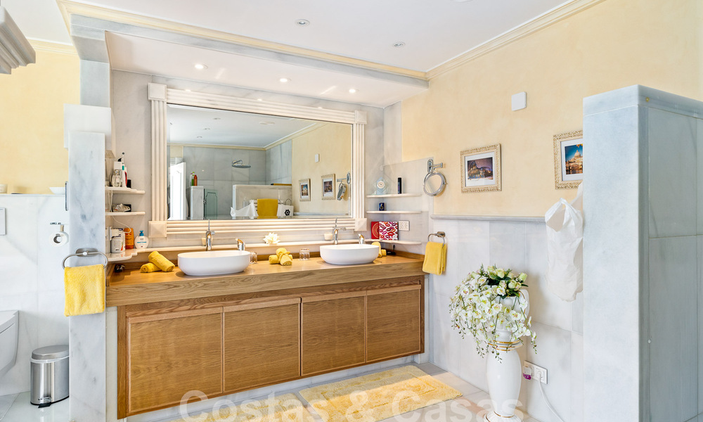 Villa méditerranéenne de luxe à vendre avec 6 chambres dans un environnement privilégié de golf dans la vallée de Nueva Andalucia, Marbella 53220