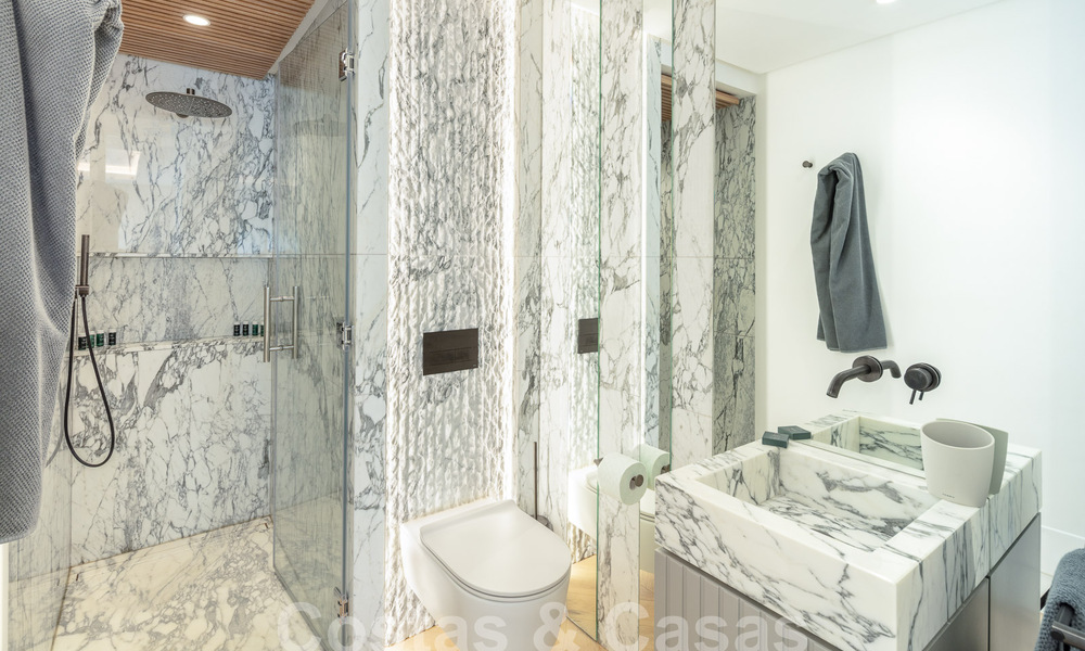 Penthouse supérieur de front de mer à vendre avec vue frontale sur la mer à Puente Romano sur le Golden Mile de Marbella 52903