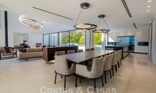 Villa de luxe neuve et moderne de 6 chambres à coucher, prête à être emménagée, avec vue sur la mer, à La Quinta, Marbella - Benahavis 54325 