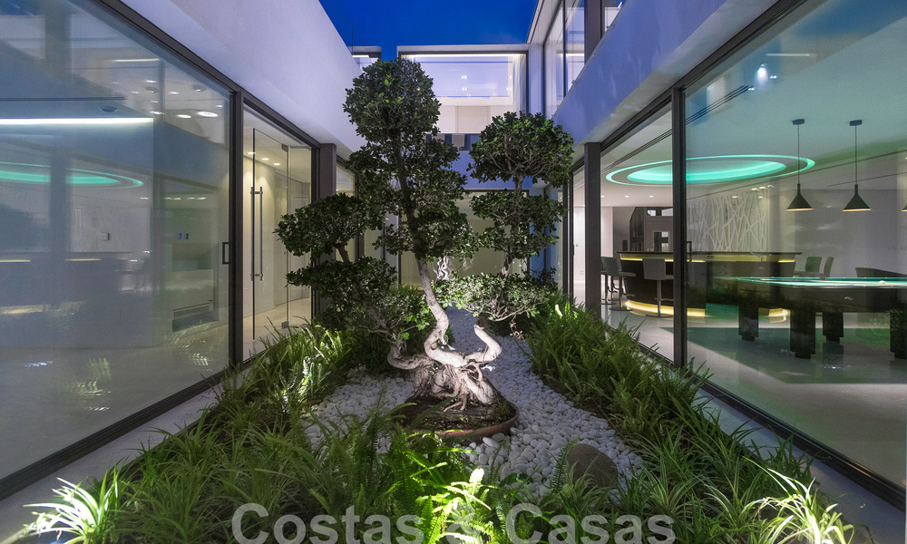 Villa de luxe neuve et moderne de 6 chambres à coucher, prête à être emménagée, avec vue sur la mer, à La Quinta, Marbella - Benahavis 54339