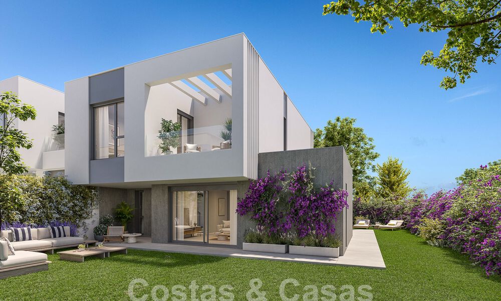 Maisons de ville neuves et économes en énergie à vendre, à deux pas de la plage à Elviria, à l'est du centre de Marbella 53160