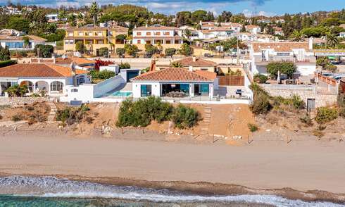 Superbe villa de plage moderne et méditerranéenne à vendre avec vue frontale sur la mer, en première ligne de plage à Mijas, Costa del Sol 54555