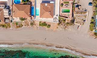 Superbe villa de plage moderne et méditerranéenne à vendre avec vue frontale sur la mer, en première ligne de plage à Mijas, Costa del Sol 54557 