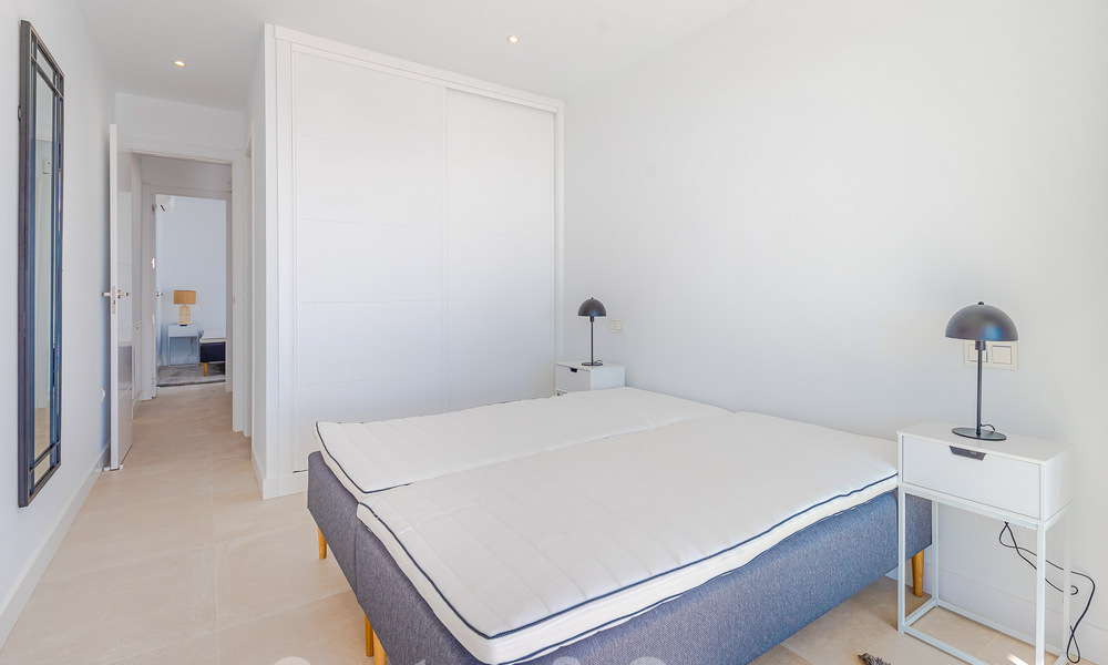 Superbe villa de plage moderne et méditerranéenne à vendre avec vue frontale sur la mer, en première ligne de plage à Mijas, Costa del Sol 54573