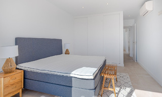 Superbe villa de plage moderne et méditerranéenne à vendre avec vue frontale sur la mer, en première ligne de plage à Mijas, Costa del Sol 54575 