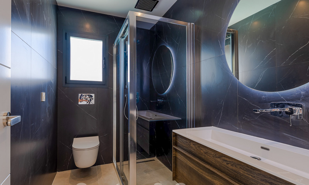 Superbe villa de plage moderne et méditerranéenne à vendre avec vue frontale sur la mer, en première ligne de plage à Mijas, Costa del Sol 54578