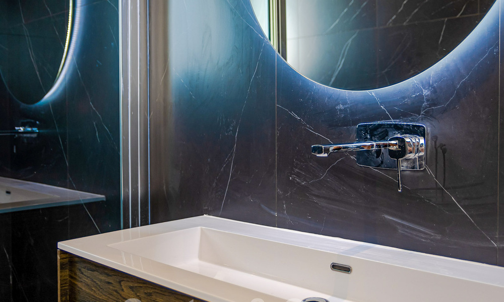 Superbe villa de plage moderne et méditerranéenne à vendre avec vue frontale sur la mer, en première ligne de plage à Mijas, Costa del Sol 54591