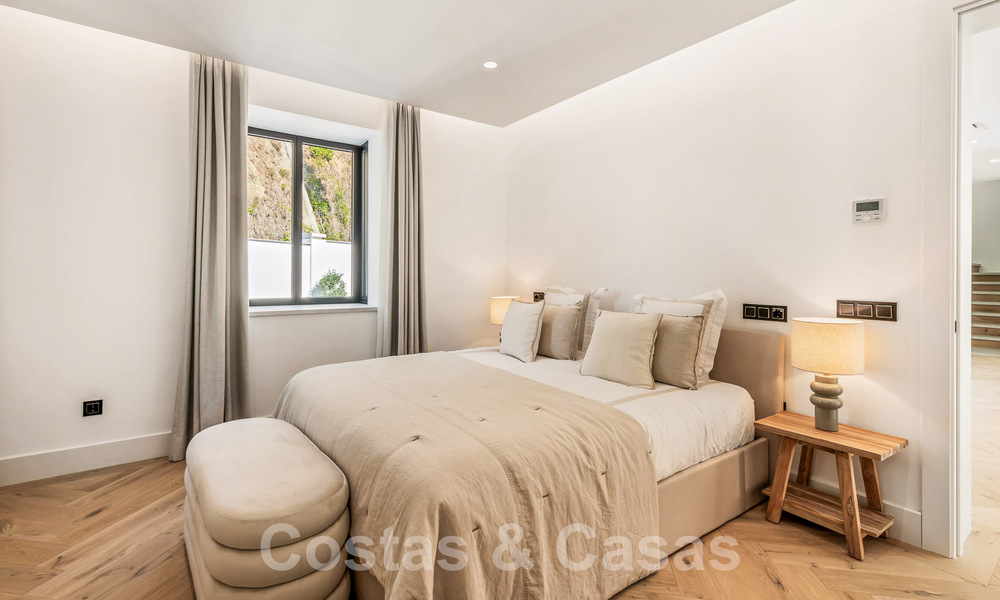 Prestigieuse villa espagnole de luxe à vendre avec une vue magnifique sur les collines de La Quinta, Benahavis - Marbella 54720