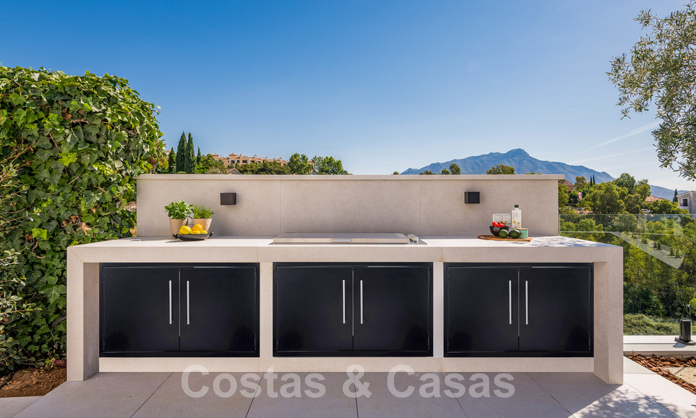 Prestigieuse villa espagnole de luxe à vendre avec une vue magnifique sur les collines de La Quinta, Benahavis - Marbella 54722