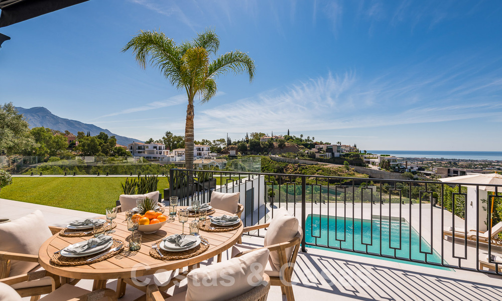 Prestigieuse villa espagnole de luxe à vendre avec une vue magnifique sur les collines de La Quinta, Benahavis - Marbella 54724