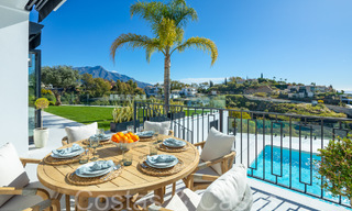 Prestigieuse villa espagnole de luxe à vendre avec une vue magnifique sur les collines de La Quinta, Benahavis - Marbella 64931 
