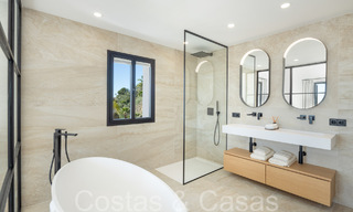 Prestigieuse villa espagnole de luxe à vendre avec une vue magnifique sur les collines de La Quinta, Benahavis - Marbella 64935 