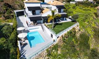 Prestigieuse villa espagnole de luxe à vendre avec une vue magnifique sur les collines de La Quinta, Benahavis - Marbella 64940 